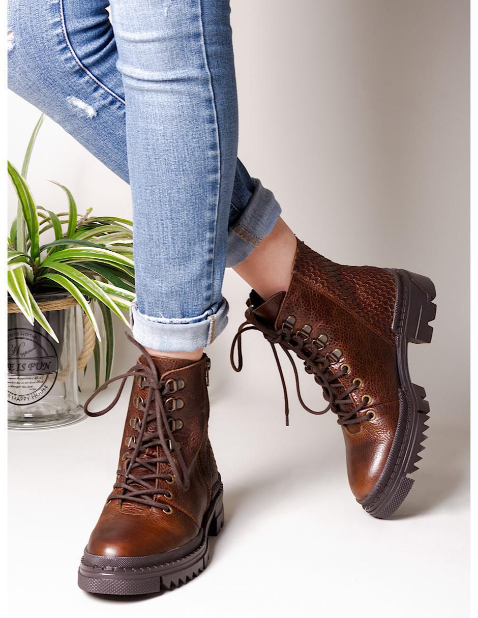 Bota al tobillo de piel para mujer
