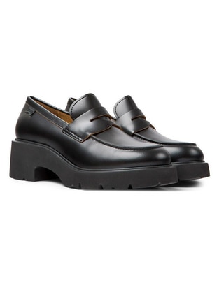 Zapato de piel para mujer