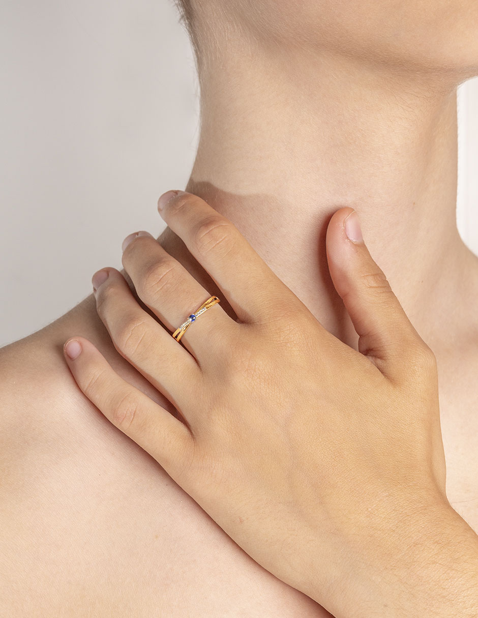Anillo de compromiso de oro amarillo 14 k esmeralda