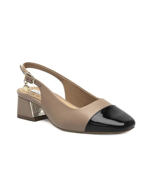 Zapatilla piel