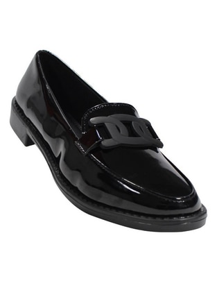Zapato de charol para mujer