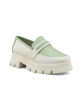 Zapato de piel para mujer