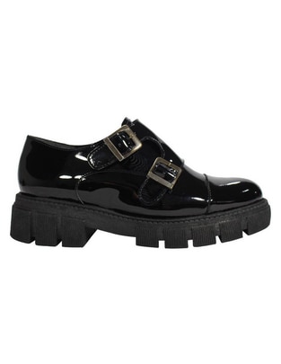 Zapato de charol para mujer