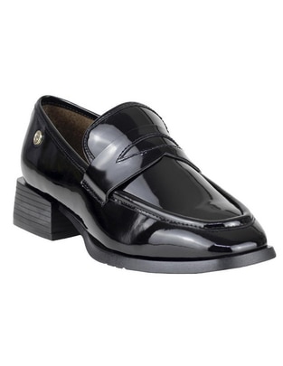 Zapato de charol para mujer