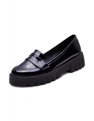Zapato de charol para mujer