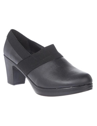 Zapato de piel para mujer