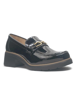 Zapato de charol para mujer