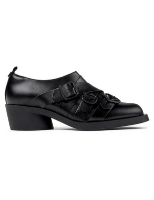 Zapato de piel para mujer