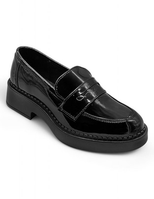 Mocasín de charol para mujer