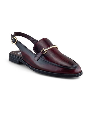 Zapato de piel para mujer
