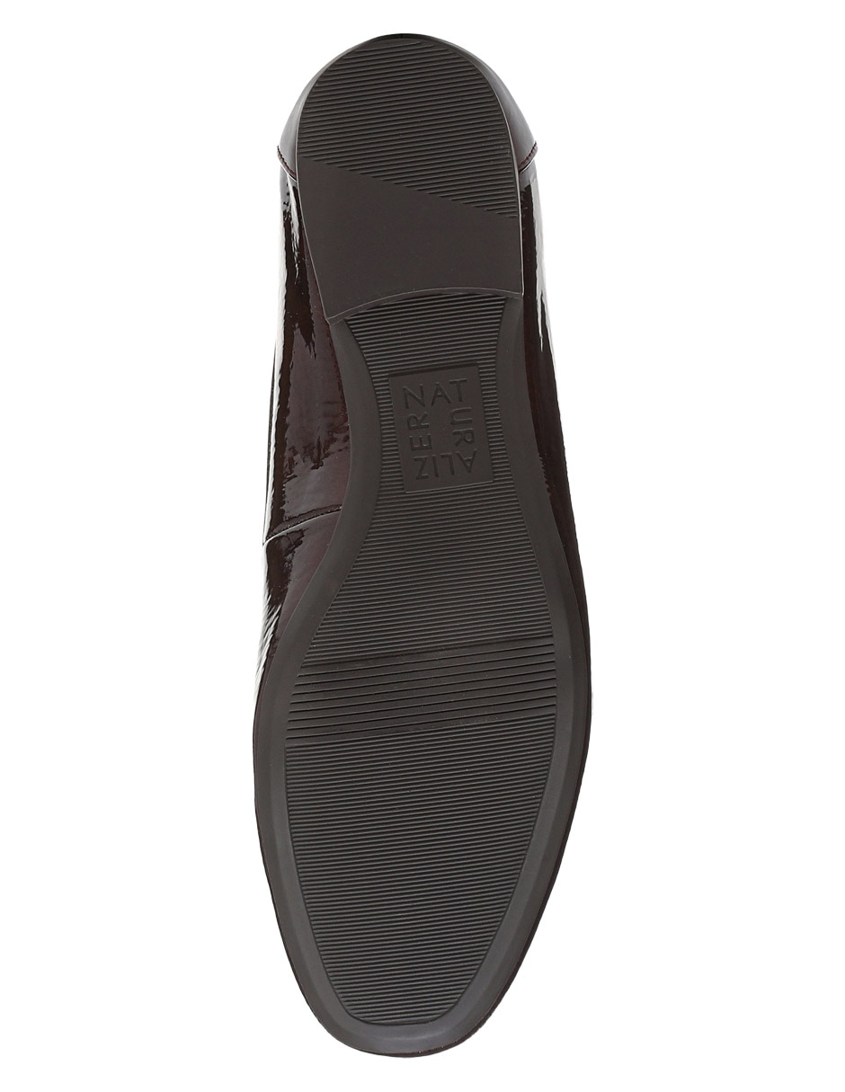 Mocasín Naturalizer de charol para mujer