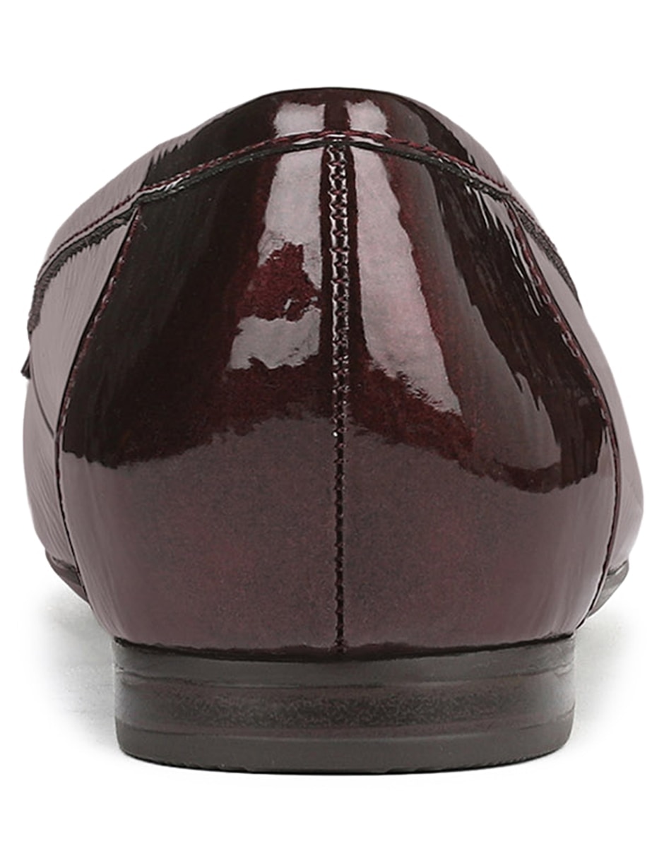 Mocasín Naturalizer de charol para mujer