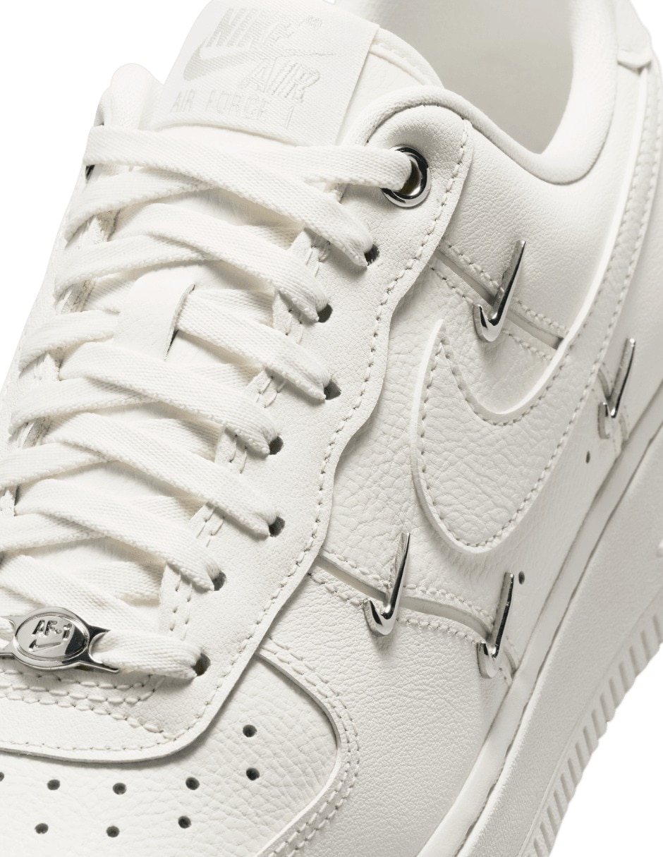 Tenis Nike Air Force 1 07 LV8 para mujer 2