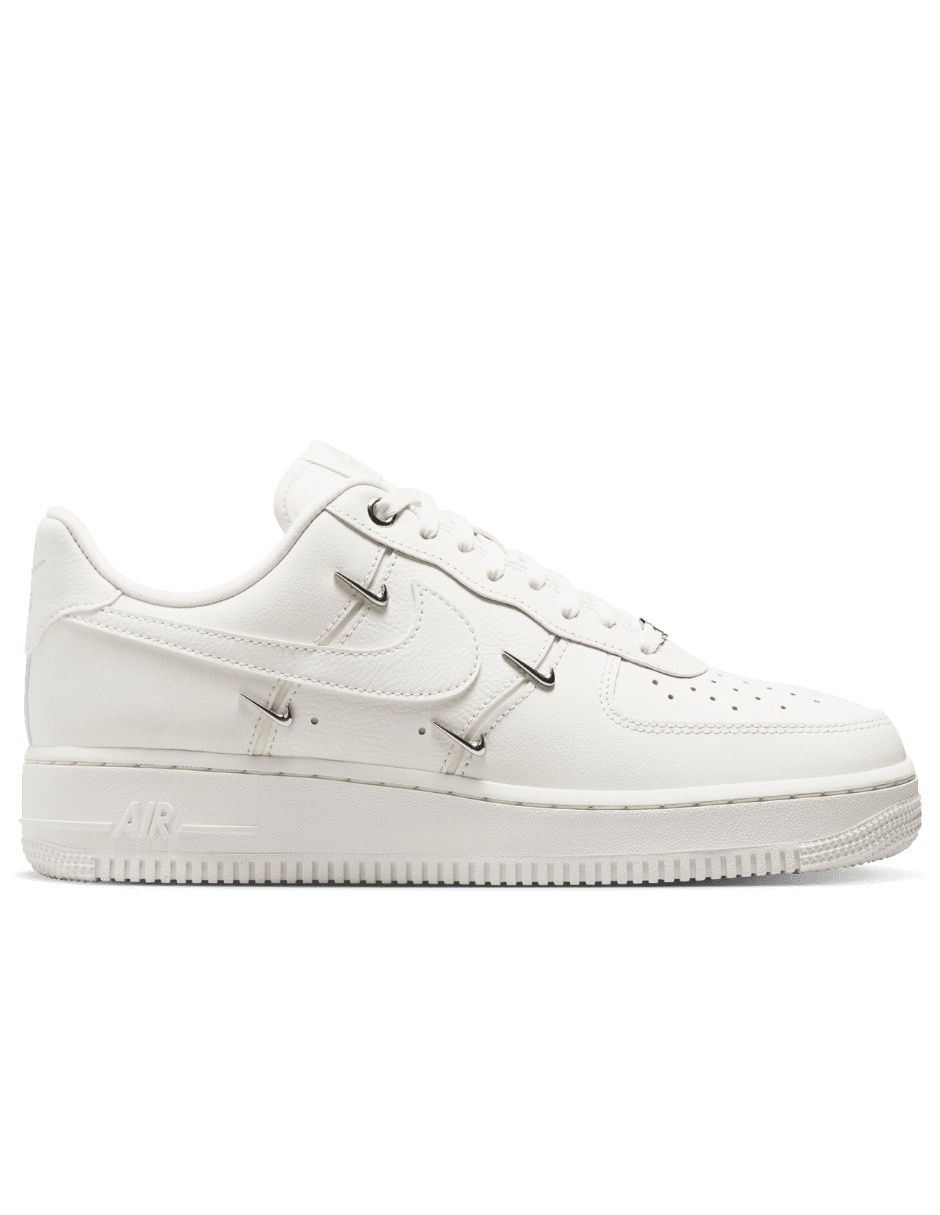 Tenis Nike Air Force 1 07 LV8 para mujer 4