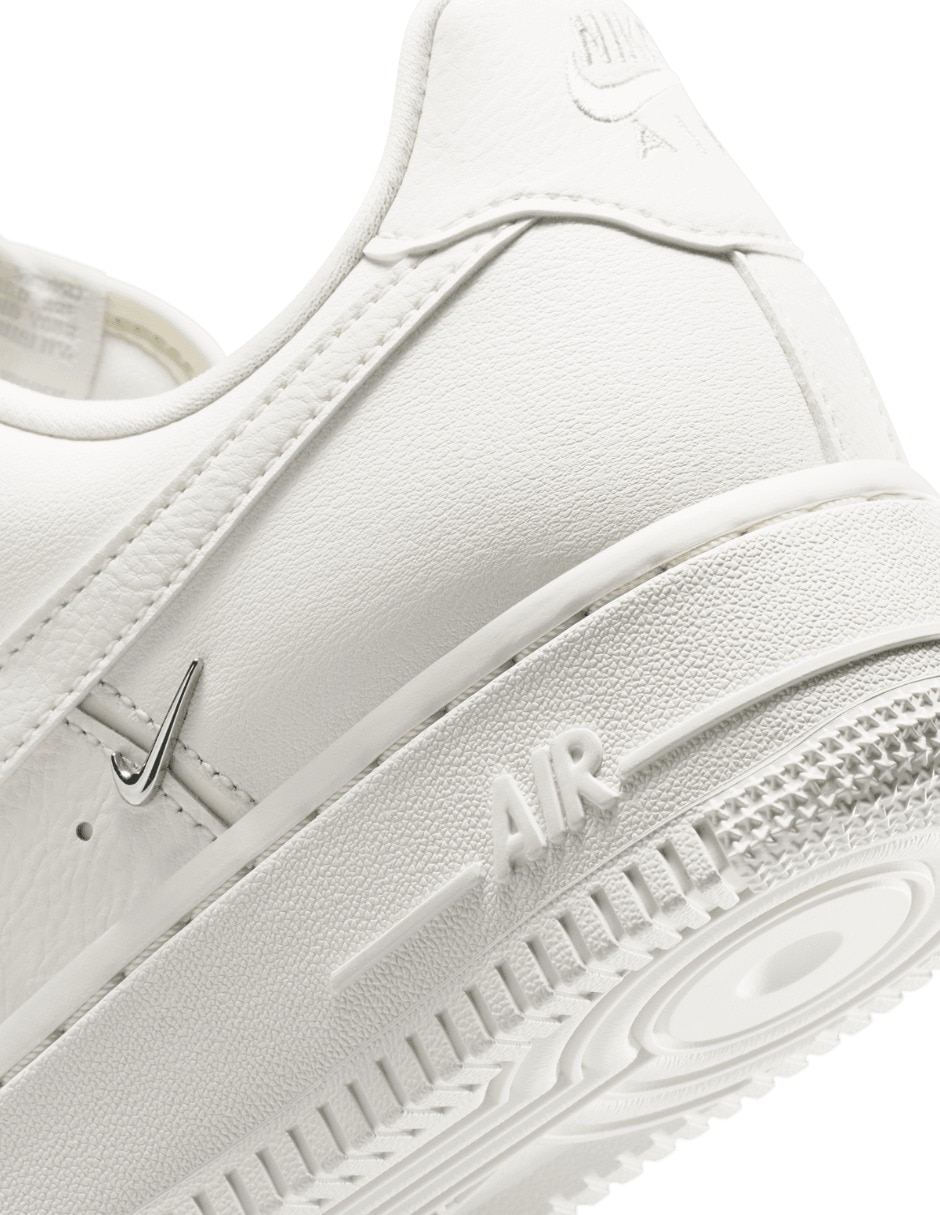 Tenis Nike Air Force 1 07 LV8 para mujer 8