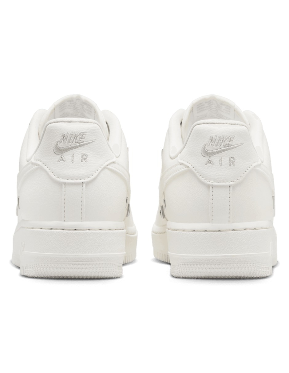 Tenis Nike Air Force 1 07 LV8 para mujer 10