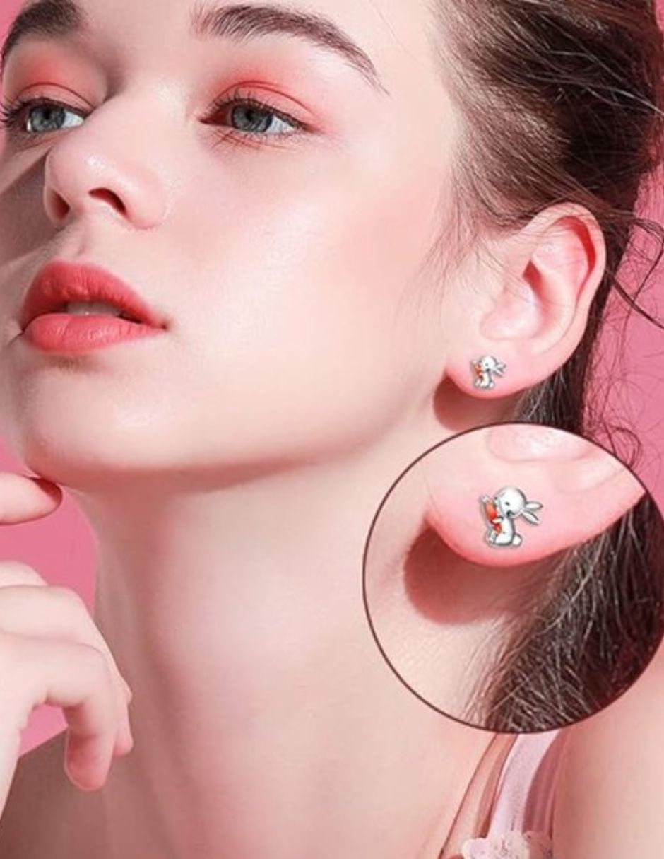 Aretes corto conejo de acero inoxidable con acabado